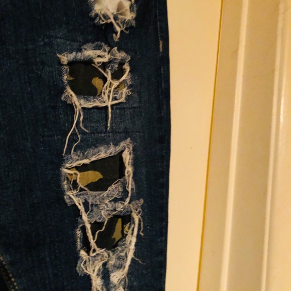 Red Rivet Jeans with Camouflaged - Picture 3 of 3